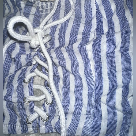 Striped lace up crop top - Picture 2 of 2